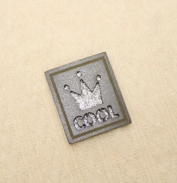 Нашивка из глитера "Cool" корона 35*30 мм серебряного цвета