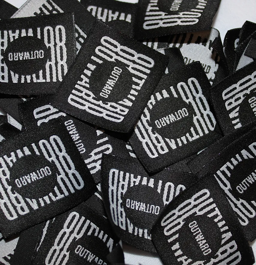 Бирка жаккардовая "Outword" 40*35 мм черного цвета-3