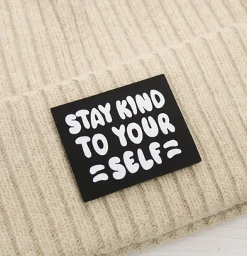 Нашивка "Stay kind to yourself" 45*55мм черного цвета