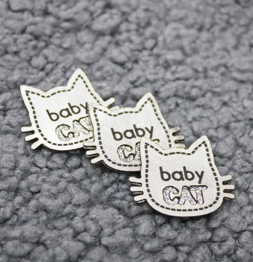 Нашивка из глитера "Baby cat" 35*30 мм серебряного цвета-1