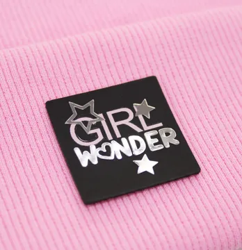 Нашивка "Girl wonder" 40*40мм черного цвета