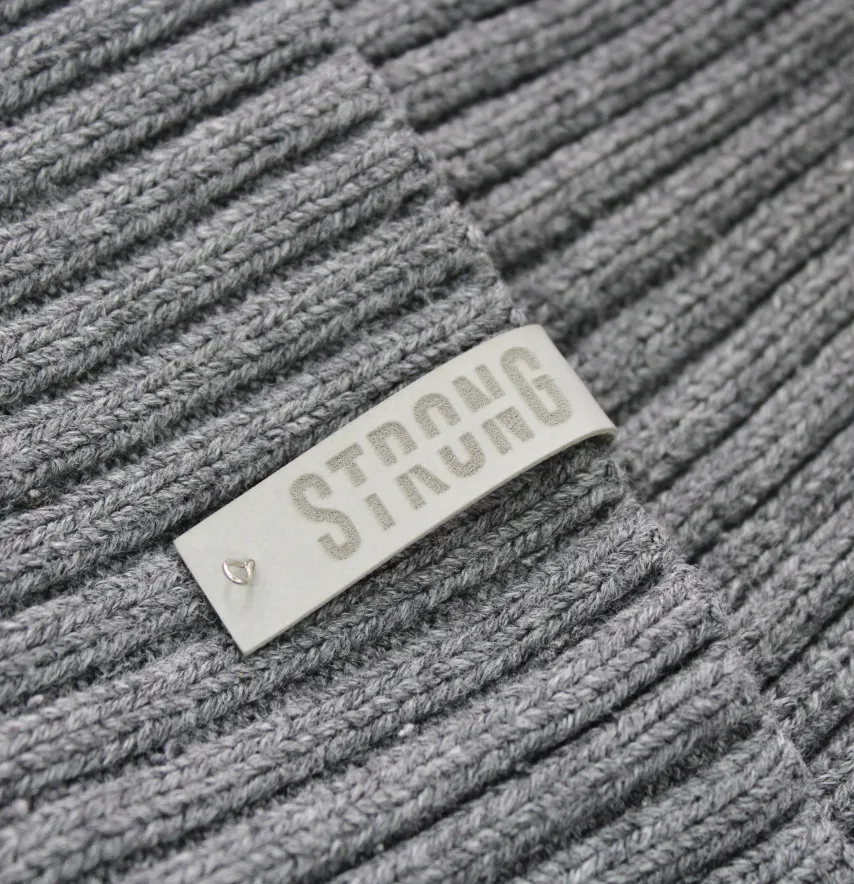 Нашивка "Strong" 12*65 мм сірого кольору