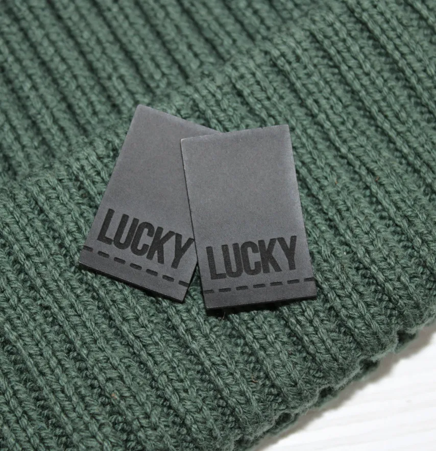 Нашивка "Lucky" 20*32 мм чорного кольору-1
