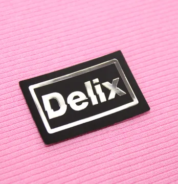 Нашивка "Delix" 25*40мм черного цвета с серебром