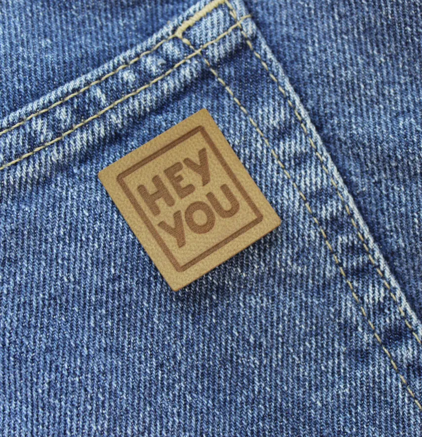 Нашивка "Hey you" 27*30 мм пісочного кольору-0