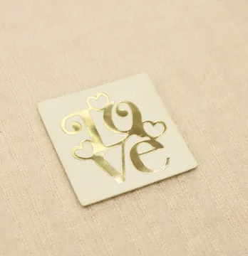 Нашивка "LOVE" 40мм золотого цвета