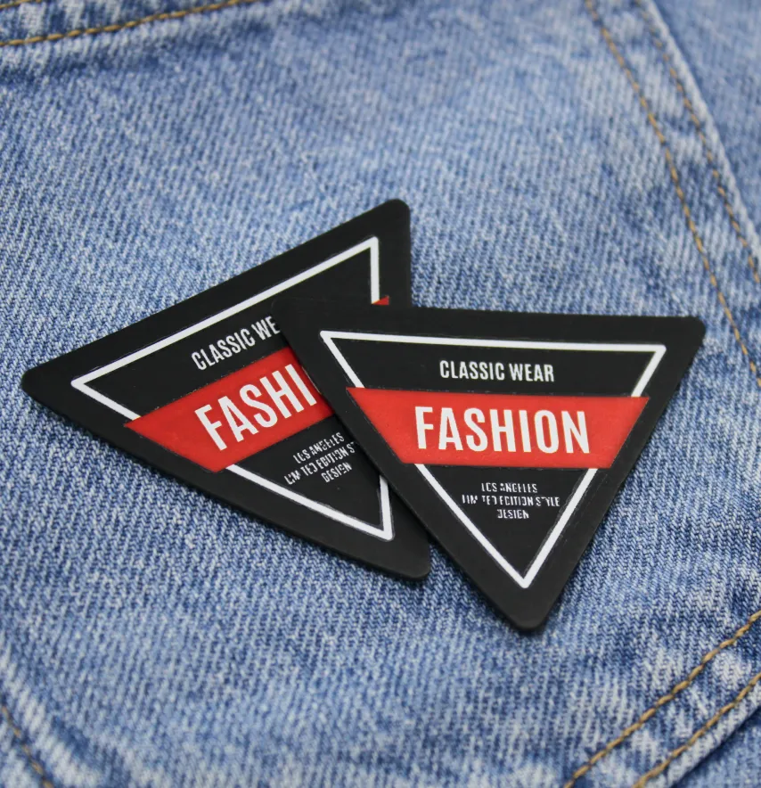 Нашивка "Fashion" трикутник 60*50 мм чорного кольору-1