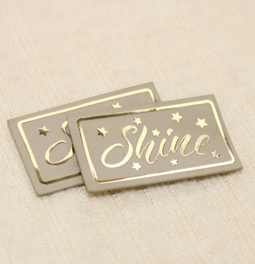 Нашивка "Shine" 42*25 мм бежевого кольору з золотим написом-1