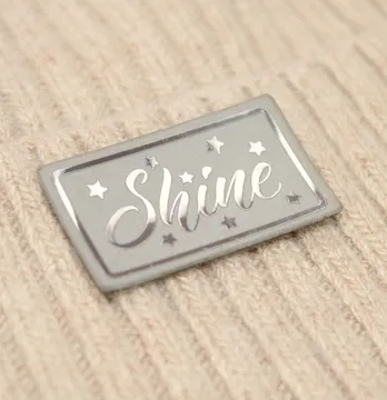 Нашивка "Shine" 25*42мм серебряного цвета