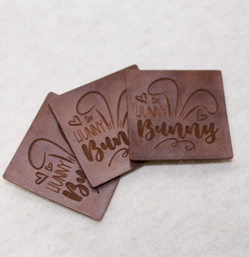 Нашивка "Bunny" 35*35 мм коричневого кольору-1