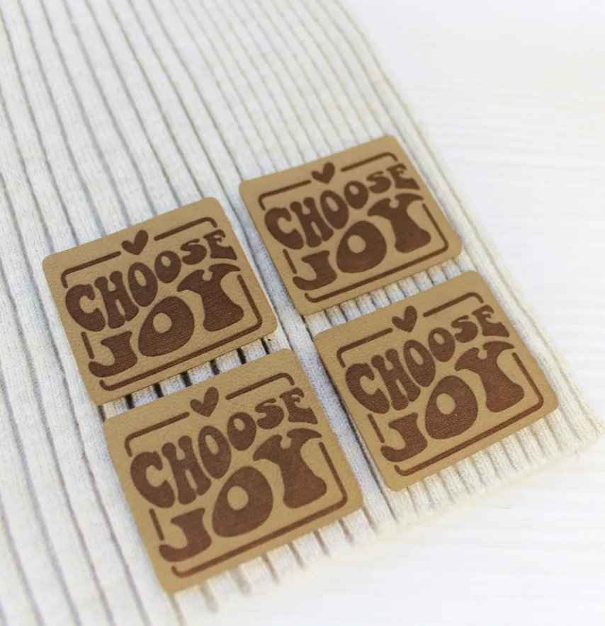 Нашивка "Choose joy" 40*35 мм песочного цвета-1