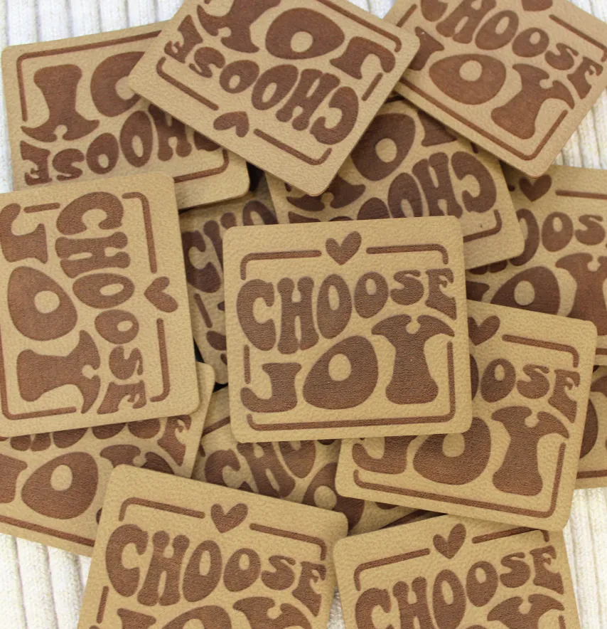 Нашивка "Choose joy" 40*35 мм песочного цвета-2
