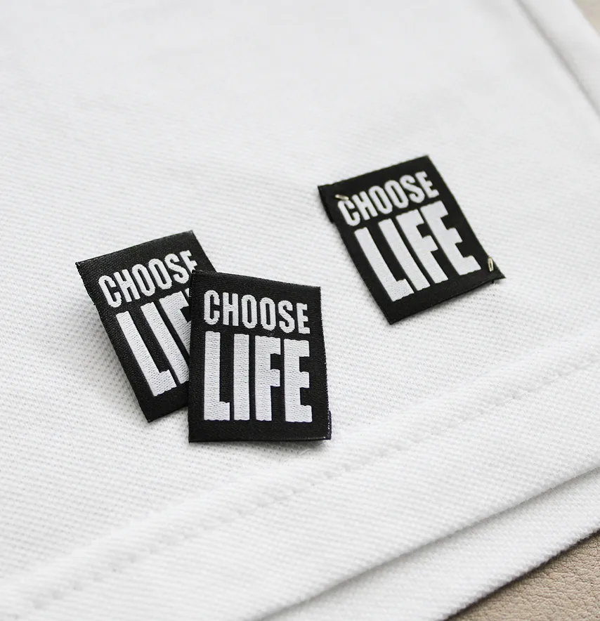 Бирка жакардова "Choose life" 25*30 мм чорного кольору з білим лого-1