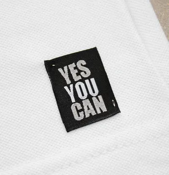 Бирка жаккардовая "Yes you can" 25*30 мм черного цвета