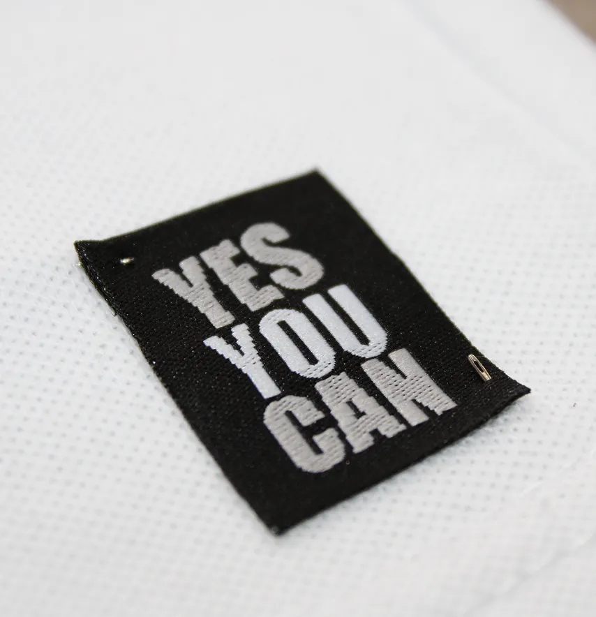 Бирка жаккардовая "Yes you can" 25*30 мм черного цвета-4