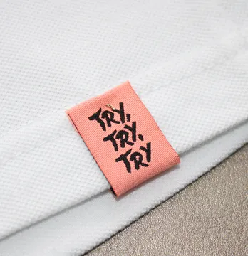 Бирка жаккардовая "Try,try,try" 20*45 мм персикового цвета с черным лого.