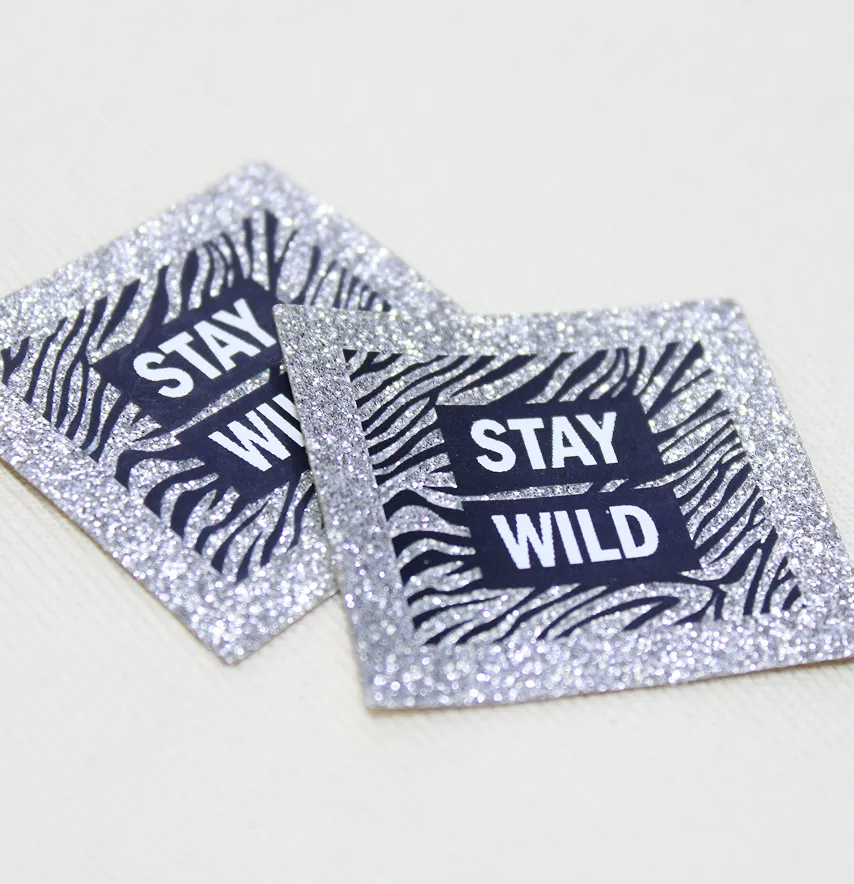 Нашивка з глітеру "Stay wild" 40*40 мм срібного кольору-3