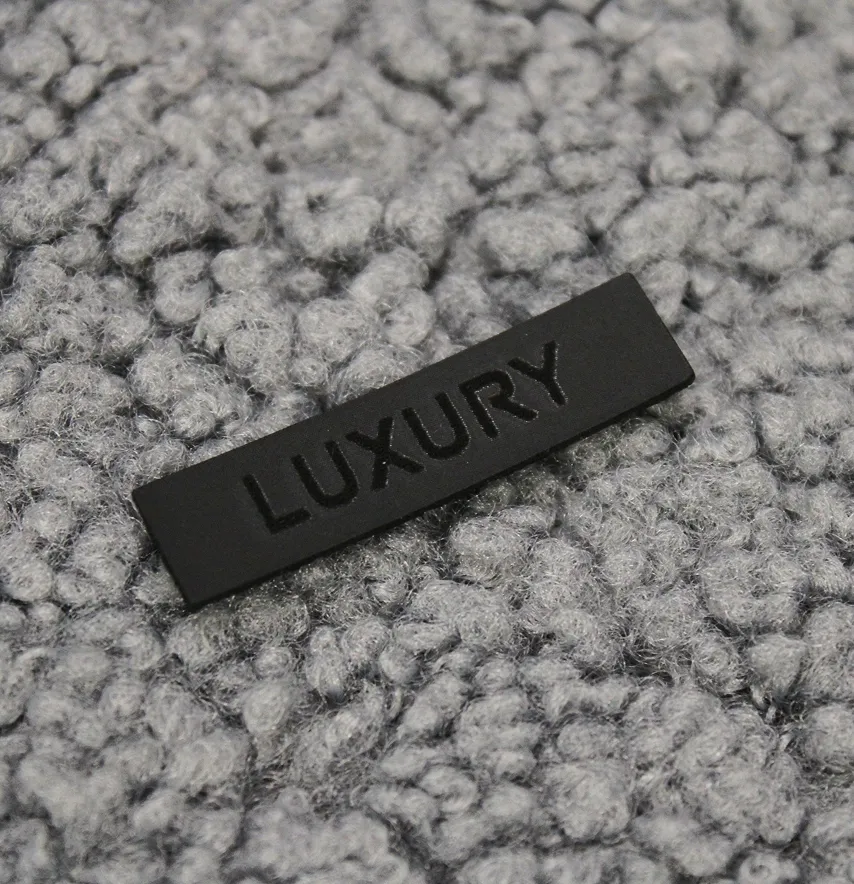 Нашивка "Luxury" 40*10 мм чорного кольору-0