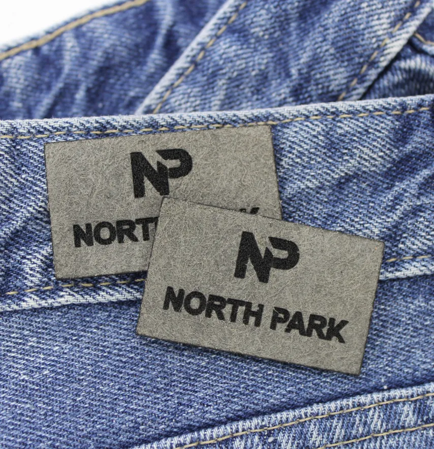 Нашивка "North park" 50*30 мм сірого кольору-1