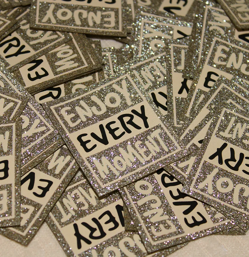 Нашивка из глитера "Enjoy every moment" 45*50 мм золотого цвета-2