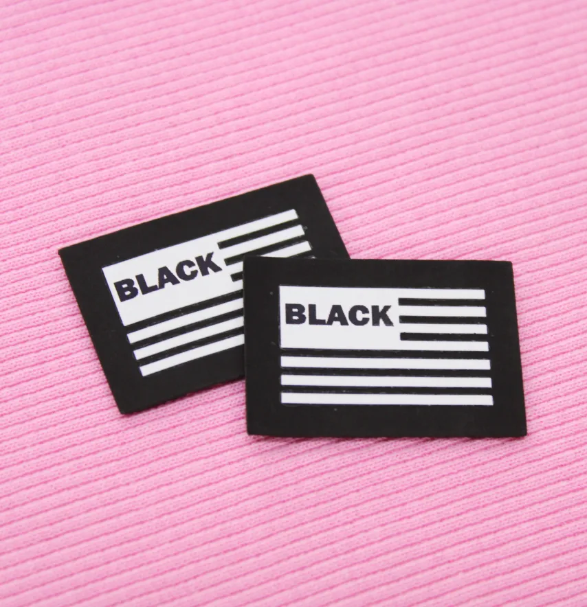 Нашивка "Black" 40*28 мм чорно-білого кольору-1