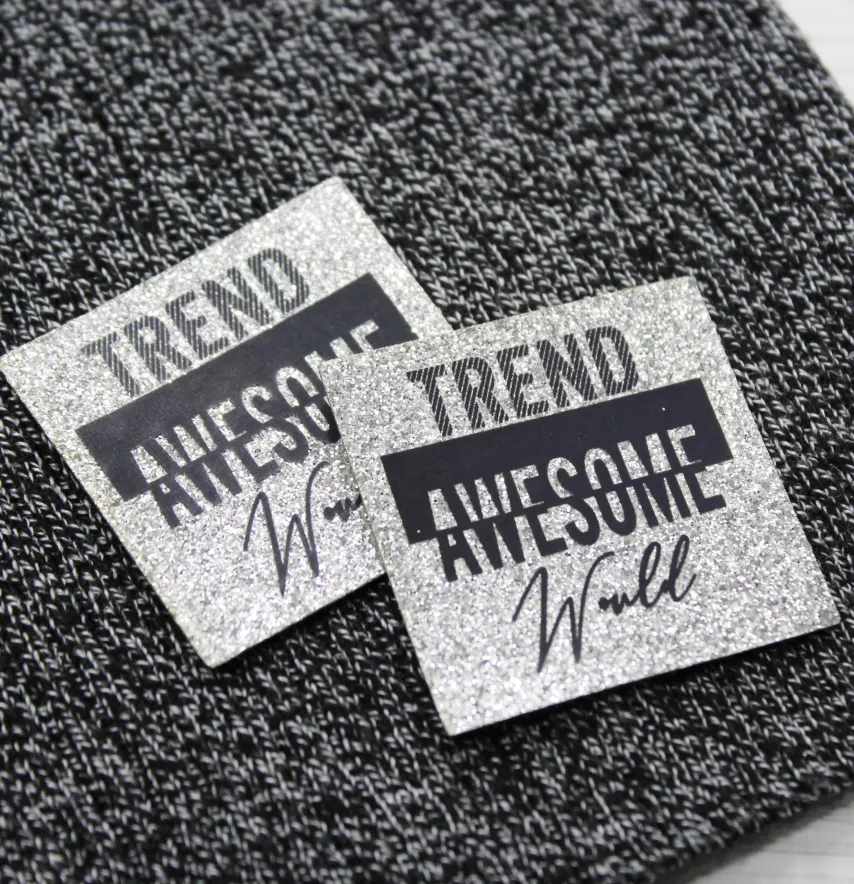 Нашивка из глитера "Trend awesome" 40*40 мм серебряного цвета-1