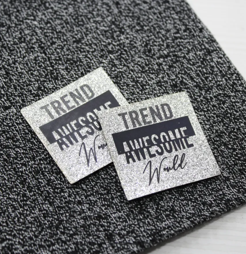 Нашивка из глитера "Trend awesome" 40*40 мм серебряного цвета-2
