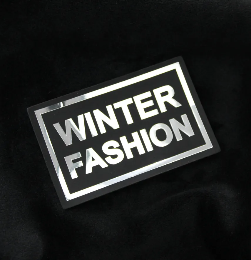 Нашивка "Winter fashion" 70*45 мм чорного кольору зі срібним написом-0