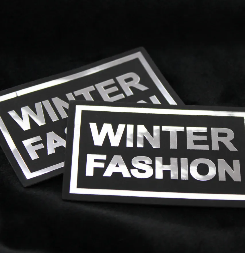 Нашивка "Winter fashion" 70*45 мм чорного кольору зі срібним написом-2