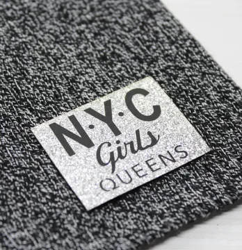 Нашивка из глитера "NYC girls" 40*32 мм серебряного цвета
