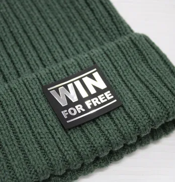 Нашивка "Win for free" 35*27мм черного цвета