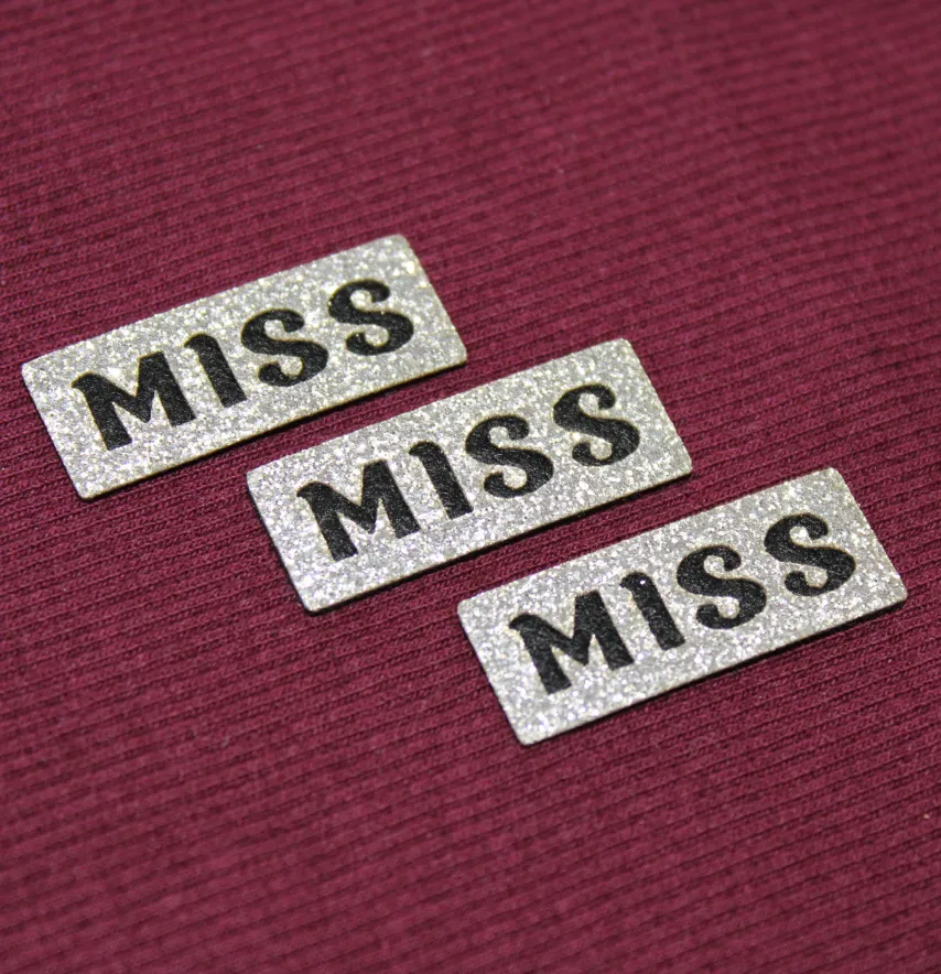 Нашивка из глитера "Miss" 35*15 мм серебряного цвета-1