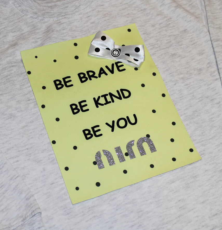 Нашивка тканева з декором "Be brave" з глітером 16,5*22 см-1