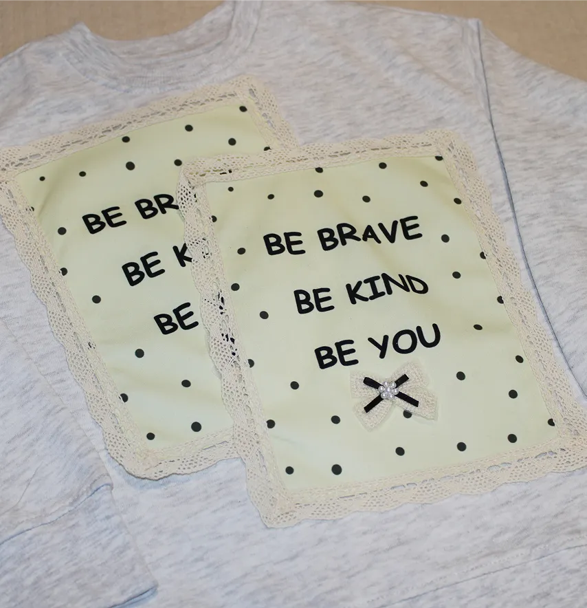 Нашивка тканева з декором "Be brave be kind be you" у вишитій рамочці 19*24 см-4