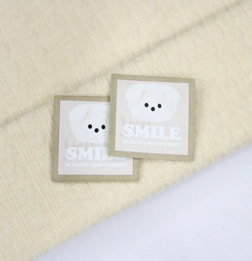 Нашивка "Smile" собачка 40*40 мм бежевого цвета-2
