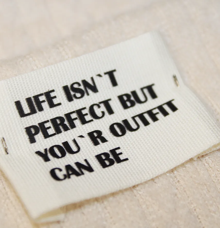Нашивка из хлопка "Life isnt perfect" заутюженные края 60*30 мм-2