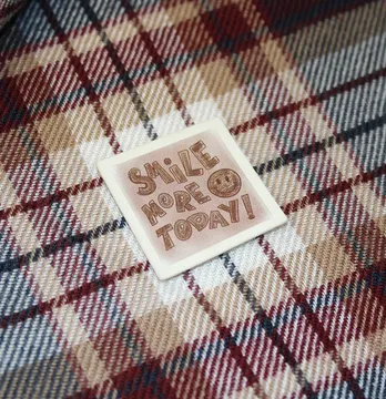 Нашивка "Smile more today" 35*35 мм белого цвета