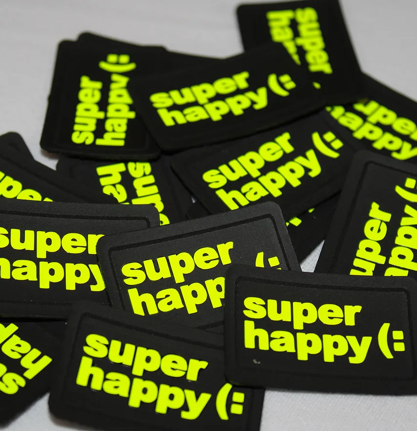 Нашивка "Super happy" 45*30 мм черного цвета-2