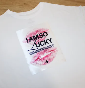 Нашивка тканевая "I am so lucky" губы 19*25 см