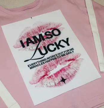 Нашивка тканева "I am so lucky" губи 19*25 см