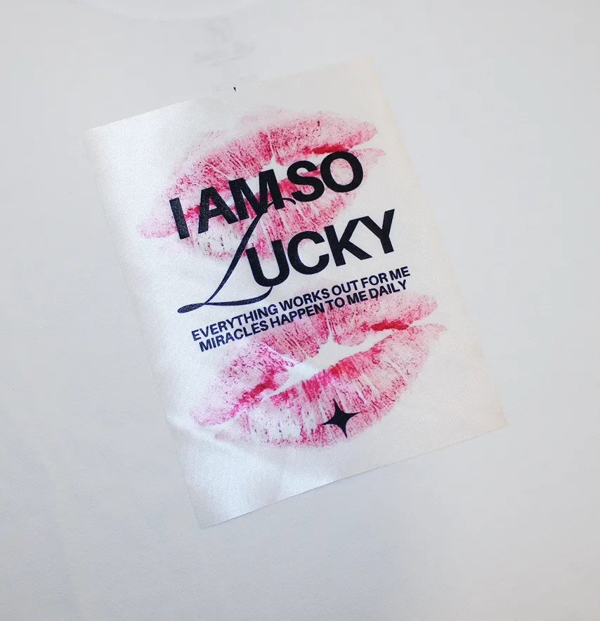Нашивка тканевая "I am so lucky" губы 19*25 см-1