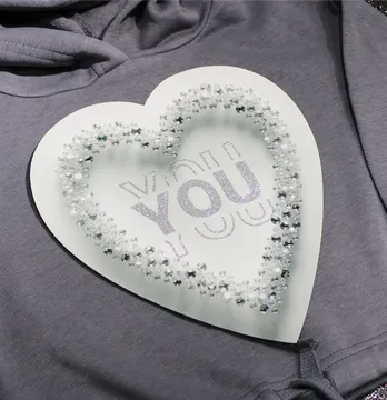 Нашивка тканевая с декором "You" серебряное сердце с глитером 21,5*24 см