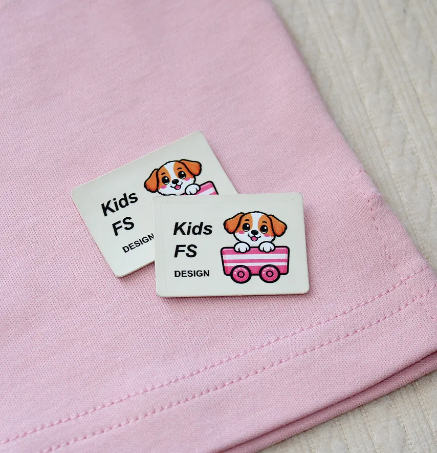 Нашивка "Kids FS" 40*28 мм білого кольору-1