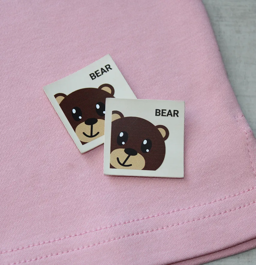 Нашивка "Bear" ведмедик виглядає 35*35 мм білого кольору-1