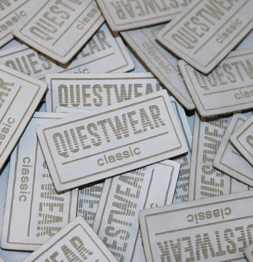 Нашивка "Questwear" 50*25 мм сірого кольору-2