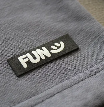 Нашивка "Fun" 50*15 мм графітового кольору
