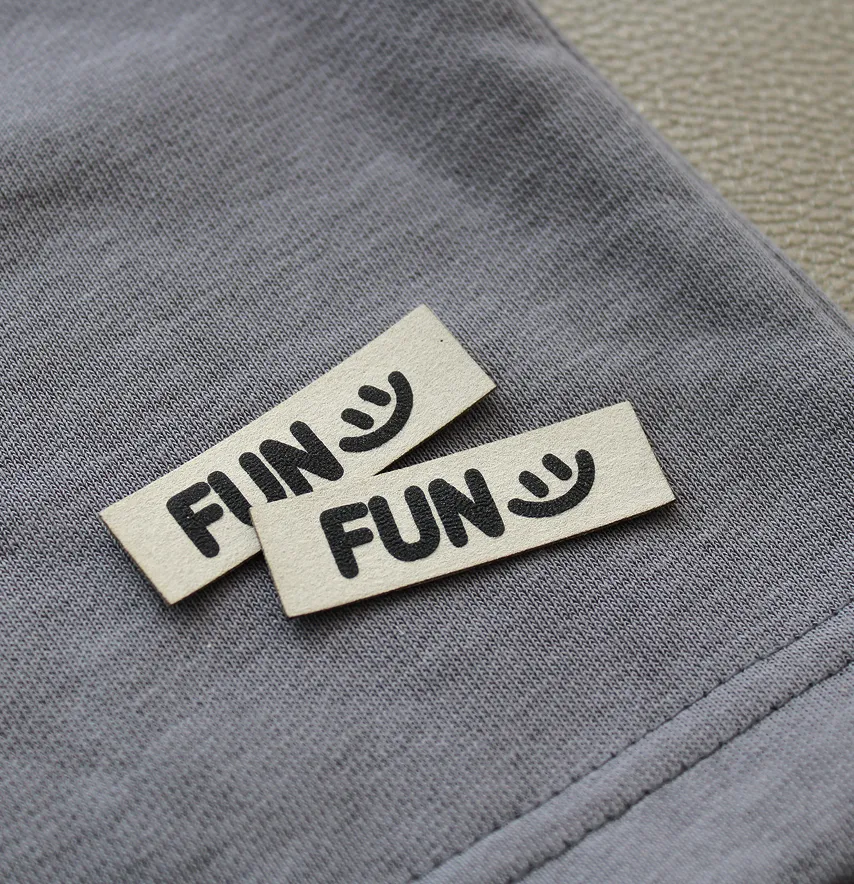 Нашивка "Fun" 50*15 мм сірого кольору-1