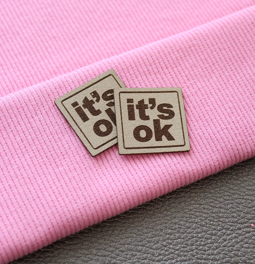 Нашивка "Its ok" 30*30 мм бежевого кольору-0