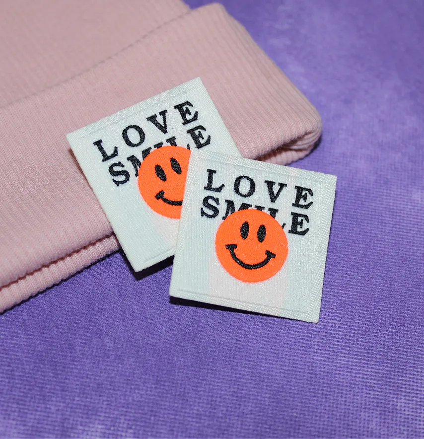 Нашивка жаккардовая "Love smile" смайлик оранжевый 38×38 мм.-2