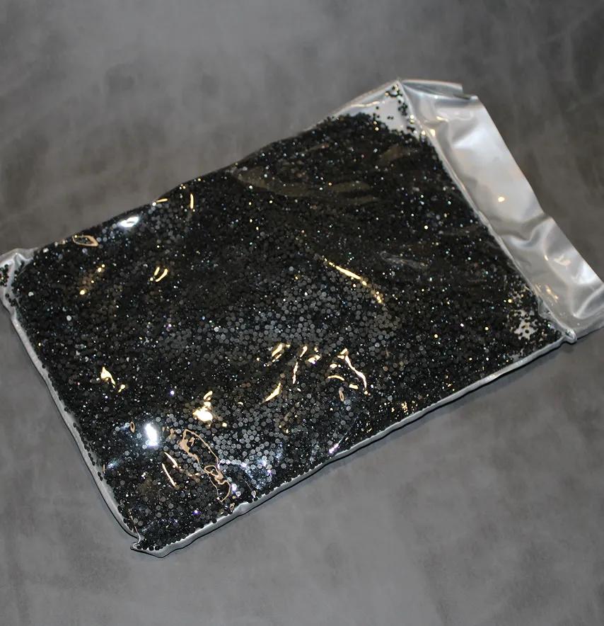 Стрази акрилові клейові Jet Hematite SS-6 850 qross (124 000 шт) 200 гр/уп виробник Китай-1
